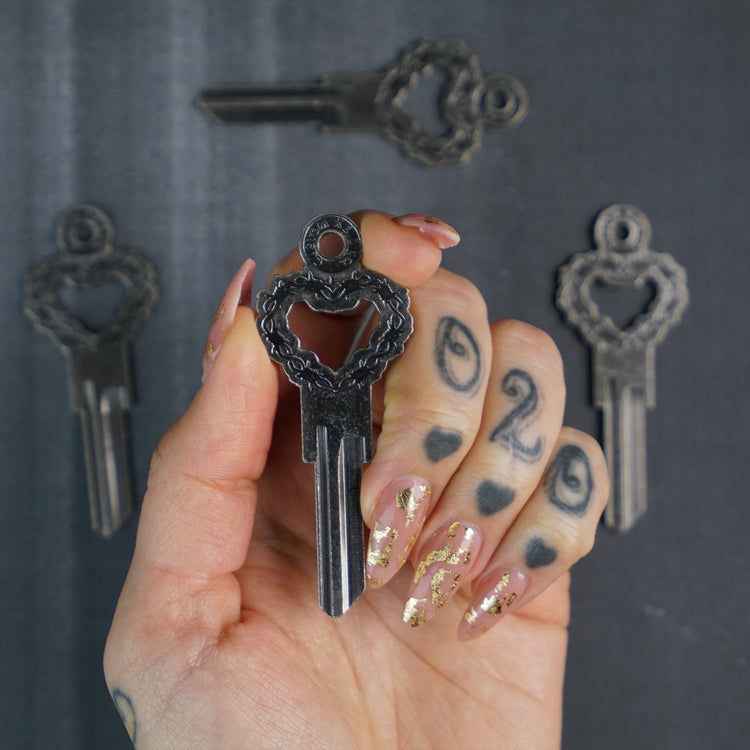 Barbed Wire Heart kw1 custom Key