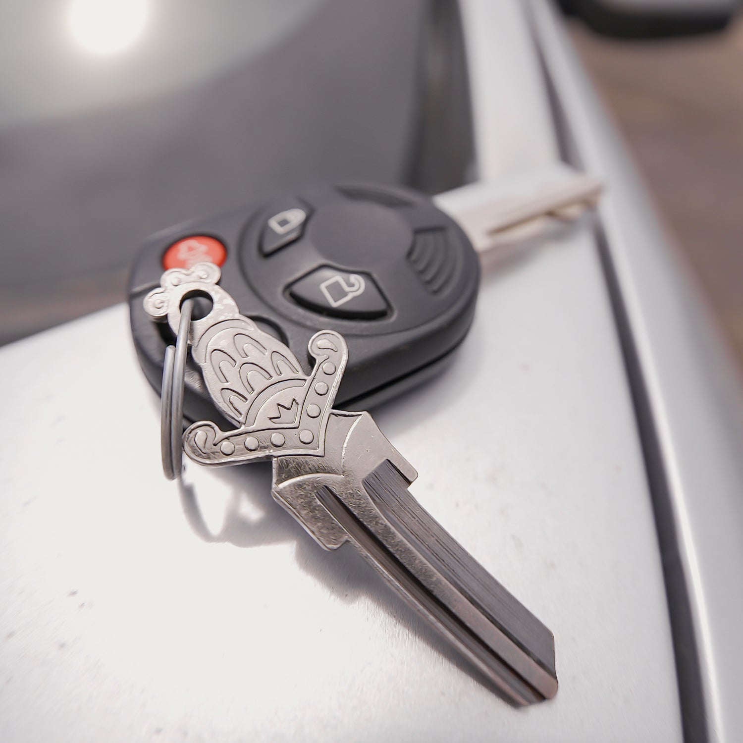 Dagger Key - KW1 Silver/Gold