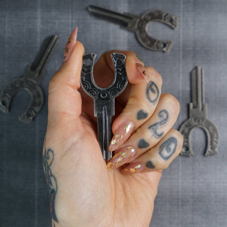 Horseshoe kw1 Custom Key - Silver